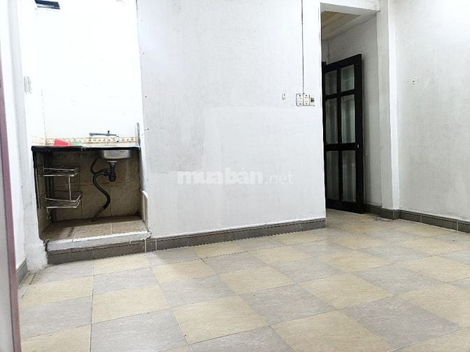 Phòng thoáng mát, wc riêng, tự do, máy giặt, thangmáy, gần chợ bàChieu