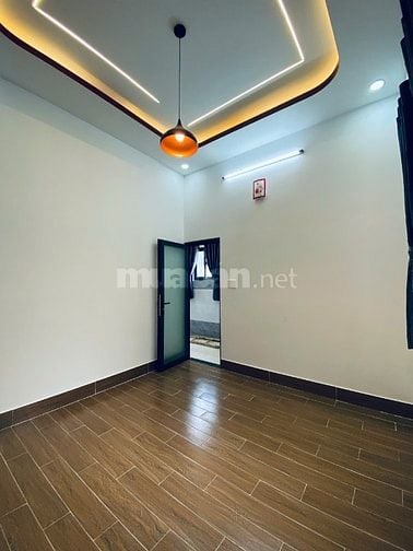 Cần tiền bán nhanh căn nhà cách ngã 3 Giồng 20p đi xe