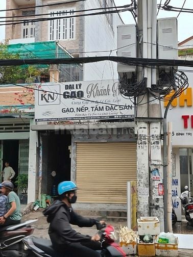 Bán nhà mặt tiền gần chợ Lê Văn Quới
