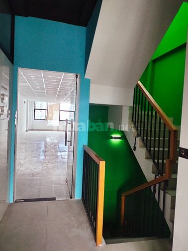 Cho thuê MT nguyên căn có hầm xe, thang máy 