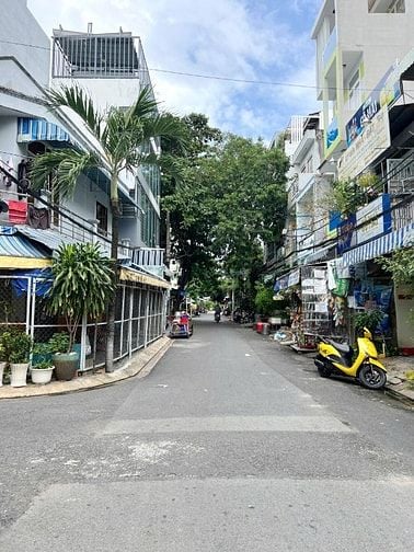 Bán nhà góc 4 tầng 2 mặt tiền đường số KDC Bình Phú P10Q6. Giá: 8.2 tỷ