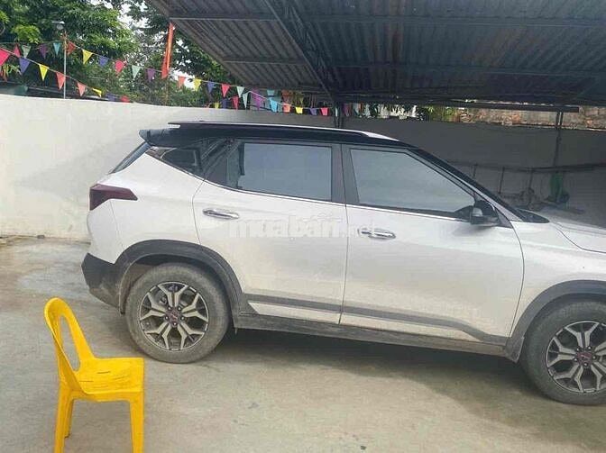Kia Seltos 2022 Premium 1.4 AT - 7000 km