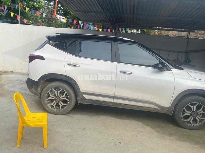 Kia Seltos 2022 Premium 1.4 AT - 7000 km