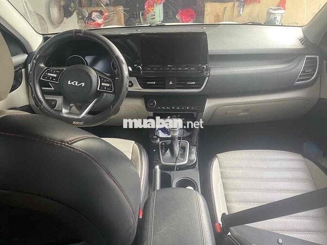 Kia Seltos 2022 Premium 1.4 AT - 7000 km