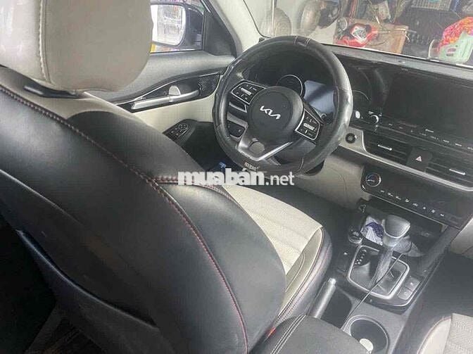 Kia Seltos 2022 Premium 1.4 AT - 7000 km