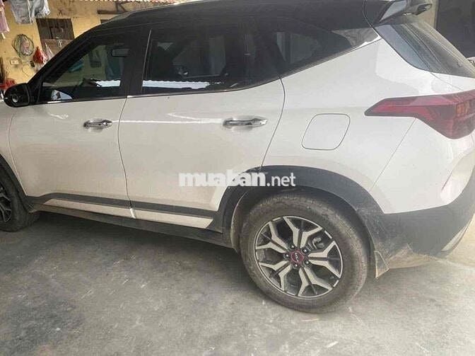 Kia Seltos 2022 Premium 1.4 AT - 7000 km