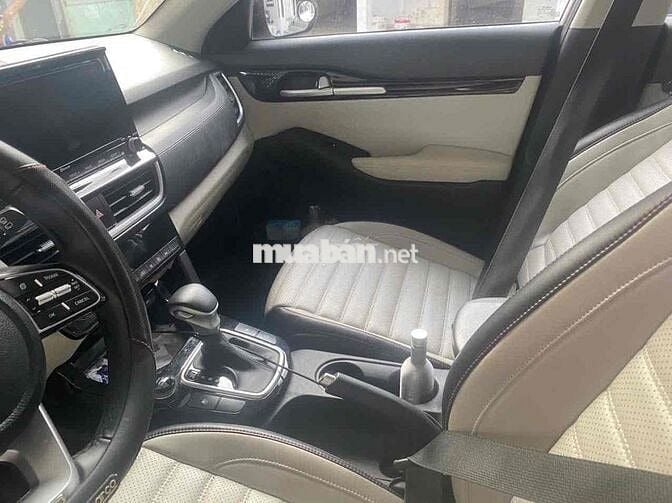 Kia Seltos 2022 Premium 1.4 AT - 7000 km