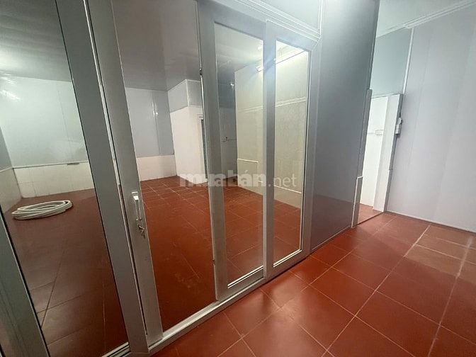 Cho thuê nhà nguyên căn 3 tầng ngõ 3 Đặng Văn Ngữ, Đống Đa, Hà Nội.