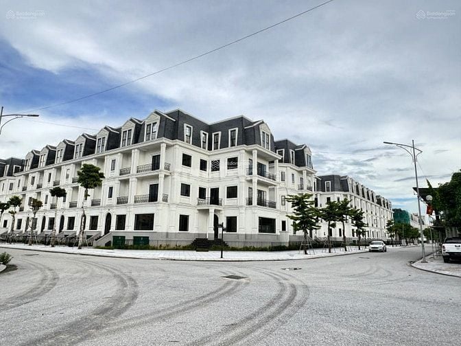 Bán biệt thự cao cấp Jade Square Xuân Đỉnh 180m, 3 tầng,mặt tiền 12m, 