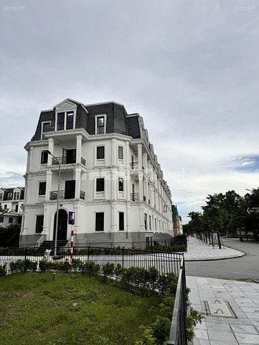 Bán biệt thự cao cấp Jade Square Xuân Đỉnh 180m, 3 tầng,mặt tiền 12m, 