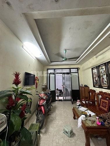 Bán nhà Trương Định,30m, 6 tầng,dân xây, ngõ rộng, thẳng,6.75 tỷ