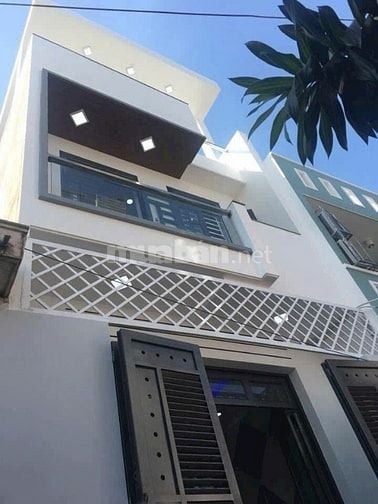 Nhà hẻm 6m đường Lê Văn Quới: 4.5mx12m đúc 1 trệt 2 lầu