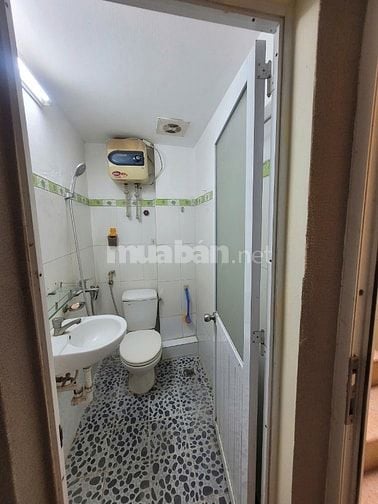Cho thuê nhà phố Đội Cấn, gần chợ Ngọc Hà, 3 tầng, DT sử dụng 60m2