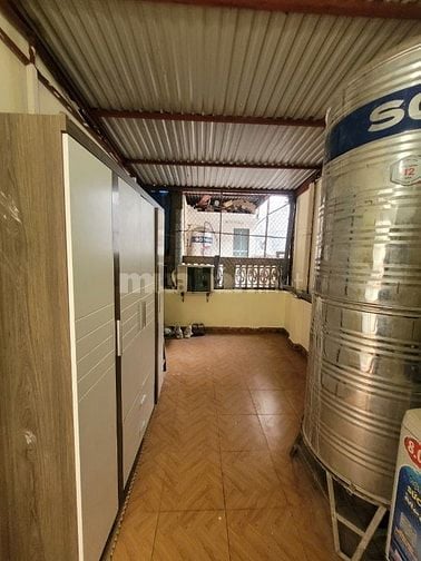 Cho thuê nhà phố Đội Cấn, gần chợ Ngọc Hà, 3 tầng, DT sử dụng 60m2
