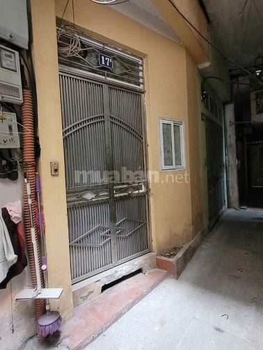 Cho thuê nhà phố Đội Cấn, gần chợ Ngọc Hà, 3 tầng, DT sử dụng 60m2