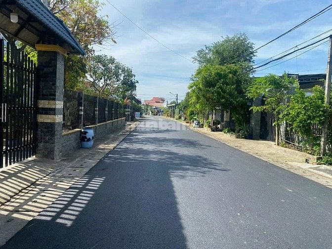 Mặt tiền đường Trần Tử Bình 136m2 xe hơi tới đất xe tải quay đầu