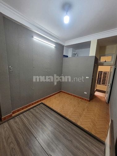 Cho thuê nhà phố Đội Cấn, gần chợ Ngọc Hà, 3 tầng, DT sử dụng 60m2