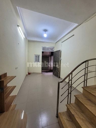 Cho thuê nhà phố Đội Cấn, gần chợ Ngọc Hà, 3 tầng, DT sử dụng 60m2