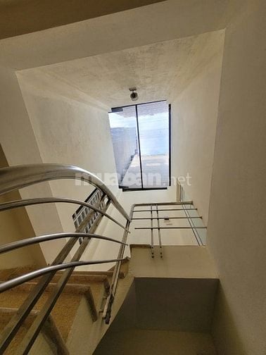 Cho thuê nhà phố Đội Cấn, gần chợ Ngọc Hà, 3 tầng, DT sử dụng 60m2