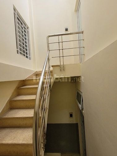 Cho thuê nhà phố Đội Cấn, gần chợ Ngọc Hà, 3 tầng, DT sử dụng 60m2