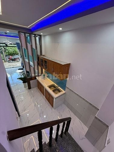Chính chủ bán Nhà Mới Xây tại Xuân Thới Thượng, hẻm Ô Tô,Tặng nội thất