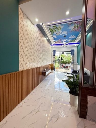Chính chủ bán Nhà Mới Xây tại Xuân Thới Thượng, hẻm Ô Tô,Tặng nội thất