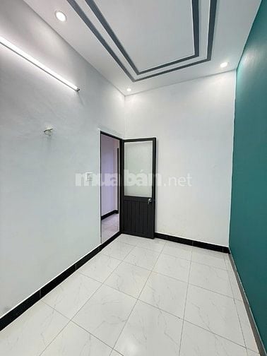 Chính chủ bán Nhà Mới Xây tại Xuân Thới Thượng, hẻm Ô Tô,Tặng nội thất