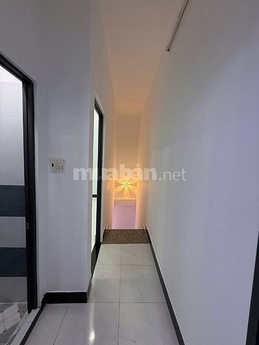 Chính chủ bán Nhà Mới Xây tại Xuân Thới Thượng, hẻm Ô Tô,Tặng nội thất