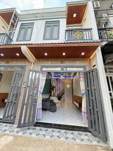 Chính chủ bán Nhà Mới Xây tại Xuân Thới Thượng, hẻm Ô Tô,Tặng nội thất