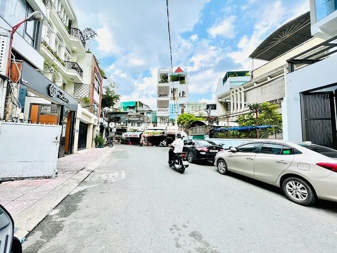 CHO THUÊ SIÊU PHẨM TOÀ NHÀ ỐP KÍNH MỚI ĐẸP 