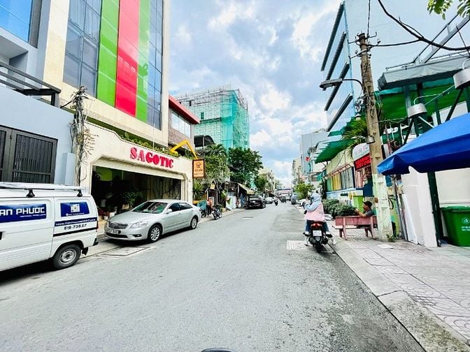 CHO THUÊ SIÊU PHẨM TOÀ NHÀ ỐP KÍNH MỚI ĐẸP 