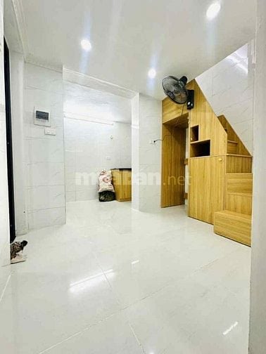Nhà TT Hai Bà Trưng, 3 bước ra mặt phố Trần Xuân Soạn, ô tô đỗ cổng