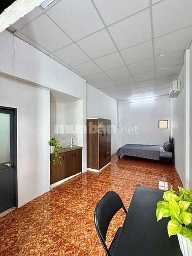 Phòng ban công, cửa sổ, sẵn nội thất. Ngã 3 Vạn Kiếp vs Phan Xích Long