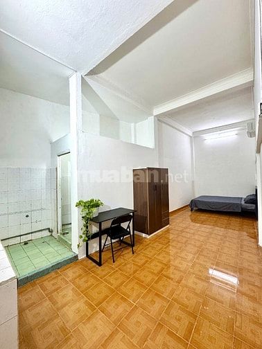 Phòng ban công, cửa sổ, sẵn nội thất. Ngã 3 Vạn Kiếp vs Phan Xích Long