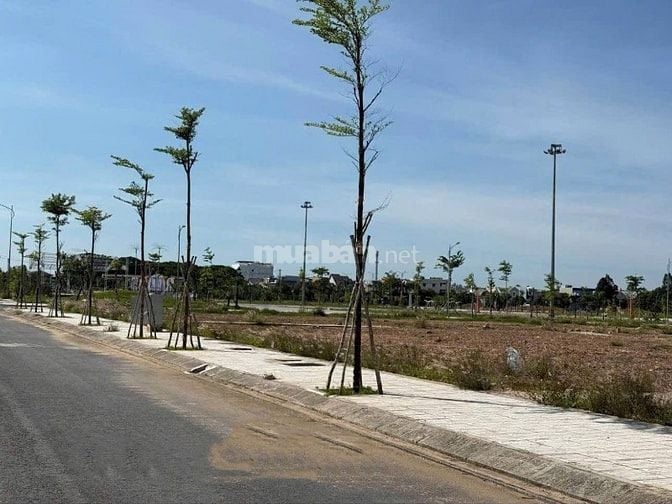 Cần bán lô mặt tiền 100m-990Tr sổ sẵn ngay đường Đại Lộ Sân Bay LT