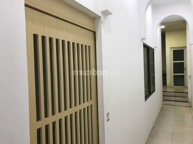 Cho thuê nhà số 12 Hồ Ba Mẫu, Đống Đa, tiện kinh doanh online, studio