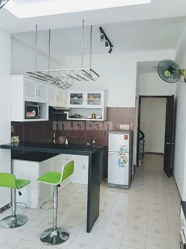 Nhà 5 tầng MT Phan Văn Trị P2Q5. Giá: 9.3 tỷ