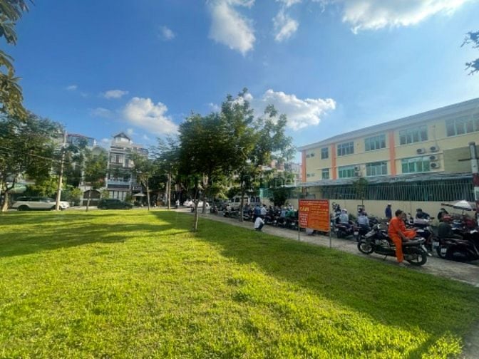 Lô Biệt Thự sát công viên, trường học dt 220m2 giá 24.9 tỷ