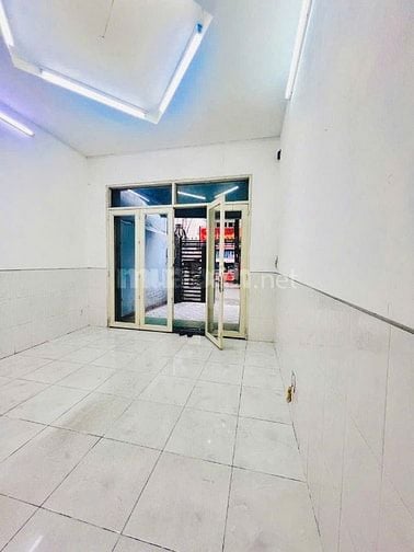 NHÀ MẶT TIỀN CHO THUÊ - GẦN TRƯỜNG HỌC, TRUNG TÂM VÀ SIÊU THỊ TIỆN LỢI
