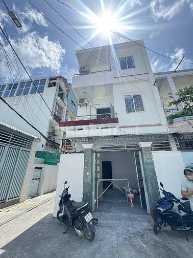 Cho thuê nhà 2 mặt tiền đường 3/2, P.14, Q.10 giá 40tr
