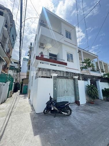 Cho thuê nhà 2 mặt tiền đường 3/2, P.14, Q.10 giá 40tr