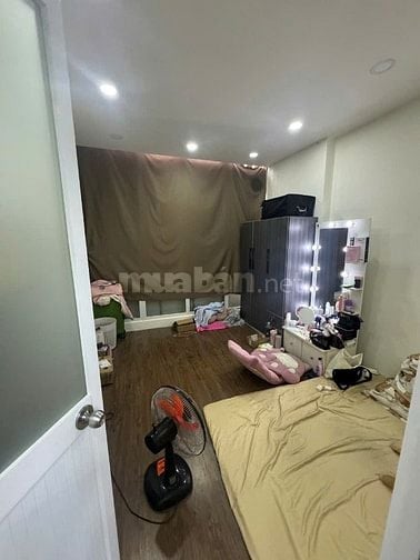 Mặt tiền 4 tầng Nguyễn Thiện thuật P1 Q3 chỉ 40 triệu giao nhà ngay