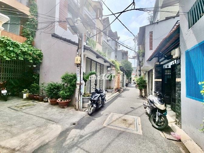 Nhà bán hẻm ô tô , sạch sẽ , thoáng mát, khu dân cư trí thức, an ninh.