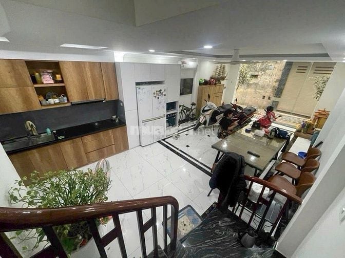 THẠCH BÀN LONG BIÊN NHÀ ĐẸP 5 TẦNG. Ô TÔ QUA. FULL NỘI THẤT. 9 TỶ