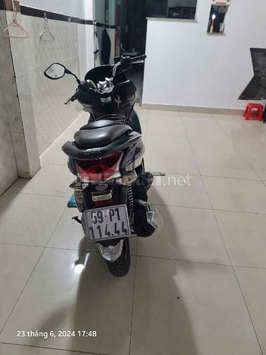 bán xe máy hiệu honda PCX màu đen , máy 125cc