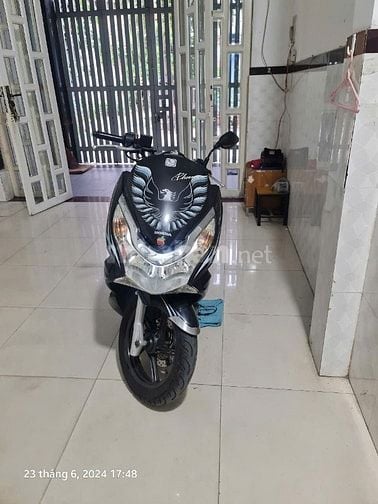 bán xe máy hiệu honda PCX màu đen , máy 125cc