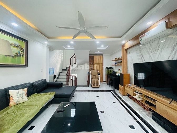 THẠCH BÀN LONG BIÊN NHÀ ĐẸP 5 TẦNG. Ô TÔ QUA. FULL NỘI THẤT. 9 TỶ