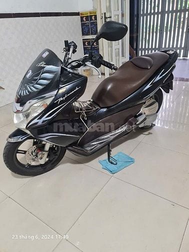bán xe máy hiệu honda PCX màu đen , máy 125cc