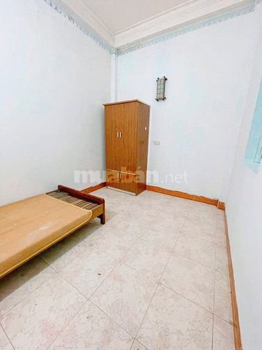 Khép kín , giá 2,6tr , 30m , 914 trương dịnh 