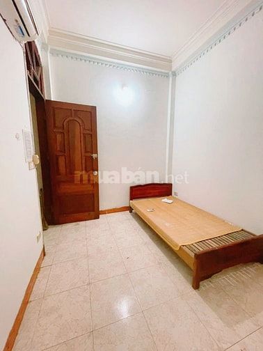 Khép kín , giá 2,6tr , 30m , 914 trương dịnh 